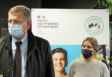 Visite de Mr Eric Spitz à la Mission Locale de Pau Mr Eric Spitz, Préfet des Pyrénées-Atlantiques lors de sa visite à la Mission Locale pour les Jeunes Pau-Pyrénées